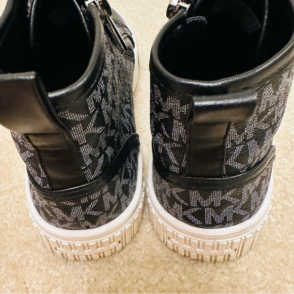 ⭐️ Michael Kors Kids Skate Split High-Top Sneakers - Picture 9 of 9